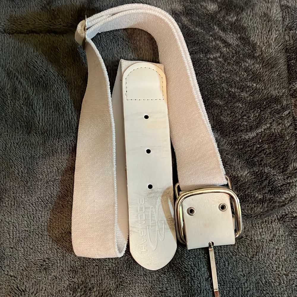 Women’s white Boombah softball belt